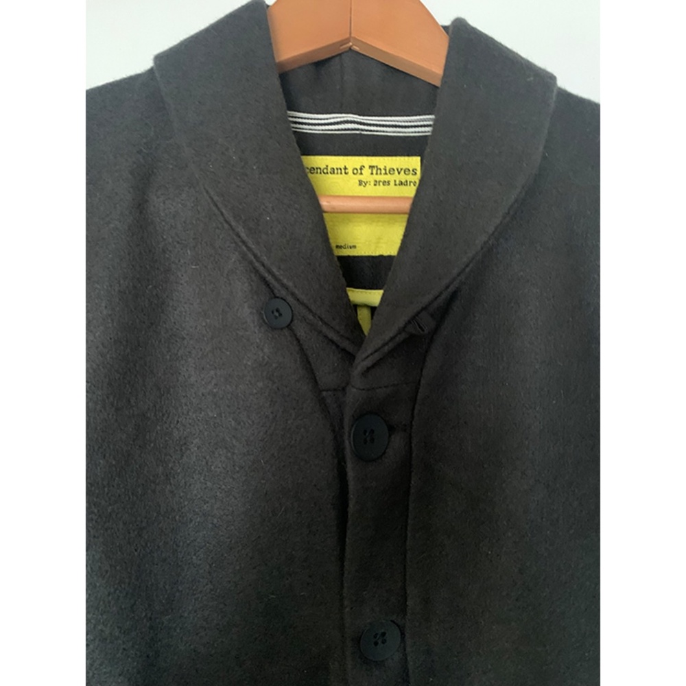 Descendant of Thieves Mens Charcoal Cardigan Medium - Picture 2 of 6
